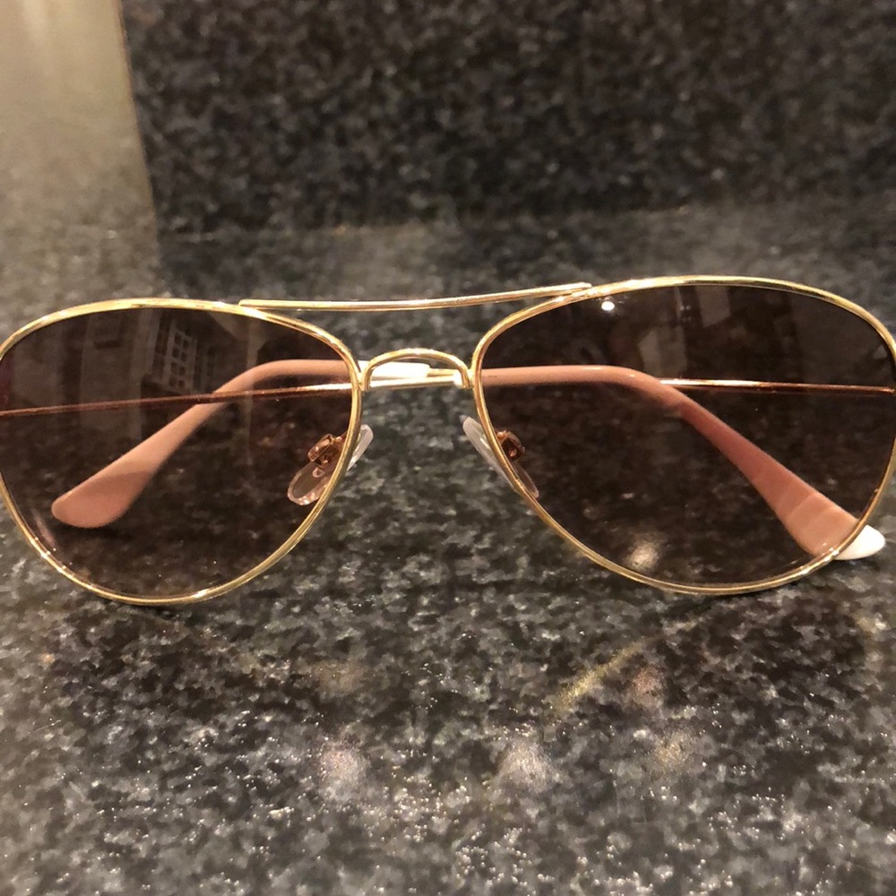 Brown/gold aviator sunglasses